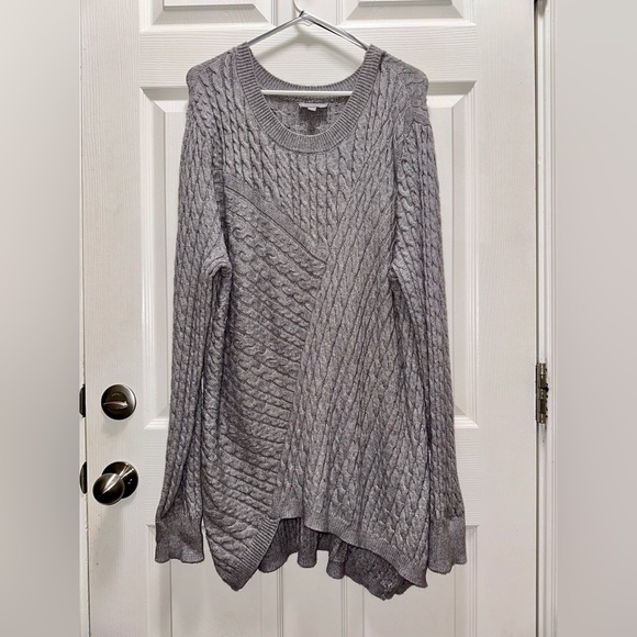 Women’s Cable Knit Asymmetrical Hem Sweater - Picture 2 of 5